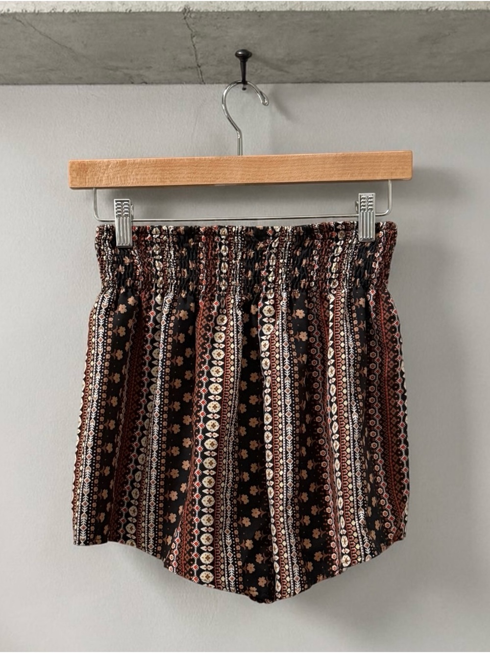 SHEIN Smocked Waist Floral Stripe Women’s Shorts — Black/Brown! Small! - Picture 2 of 5
